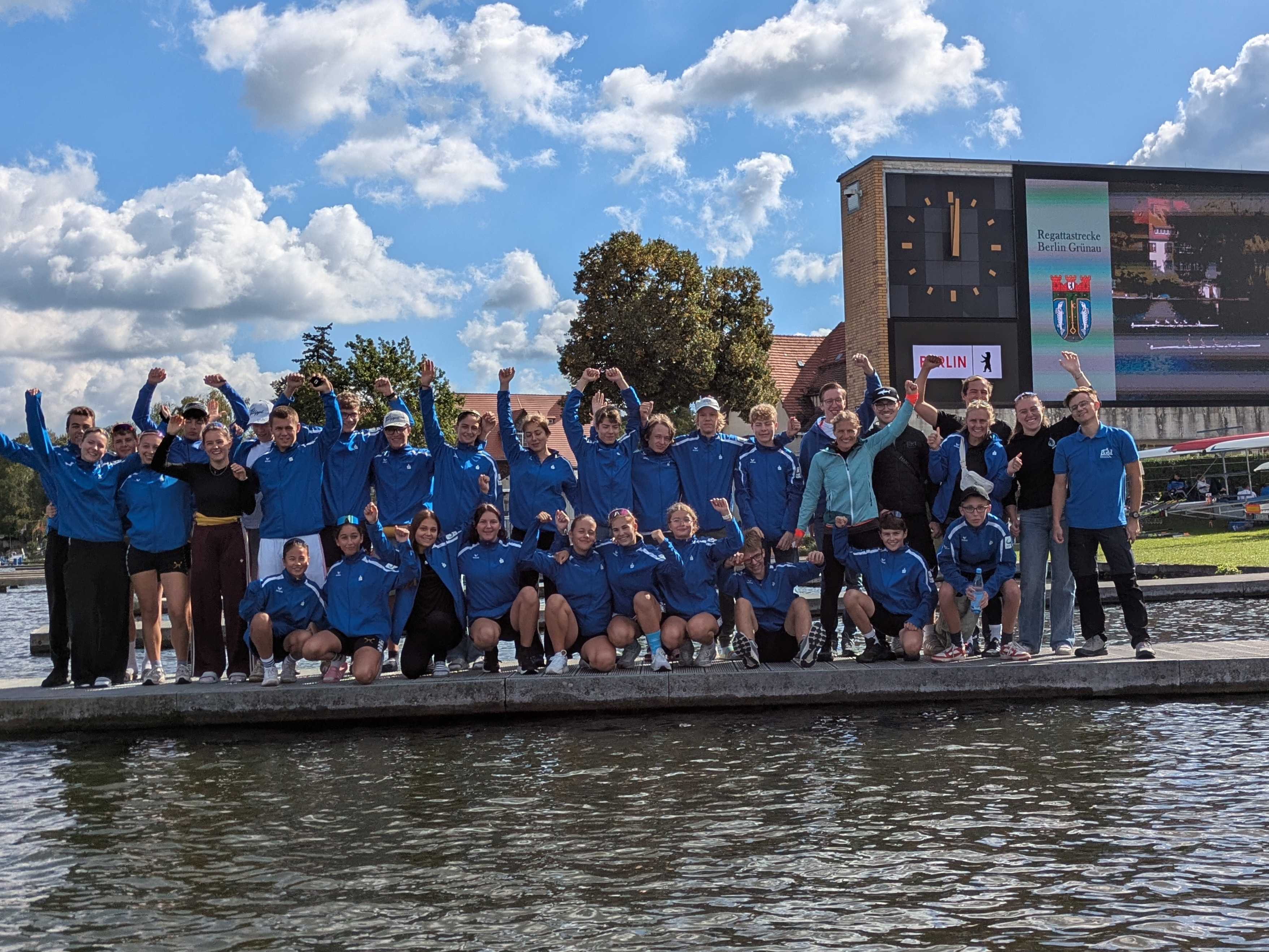 Gruppenbild aller Teilnehmenden